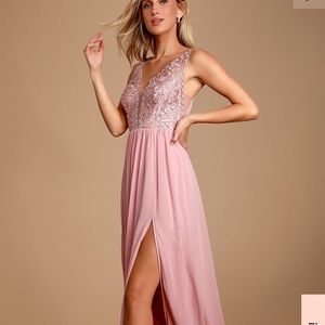 Lulus maxi dress fits like a small